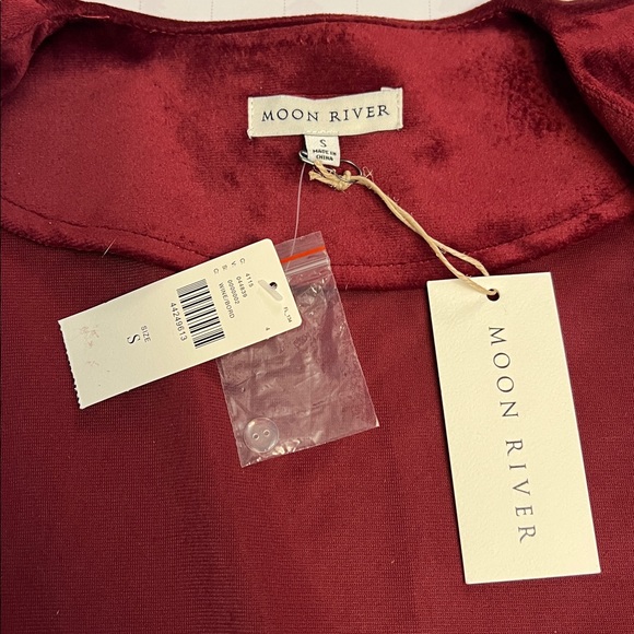 ANTHROPOLOGIE MOON RIVER BURGUNDY RED LACE TRIMMED VELVET WRAP  KIMONO SMALL - Picture 10 of 16